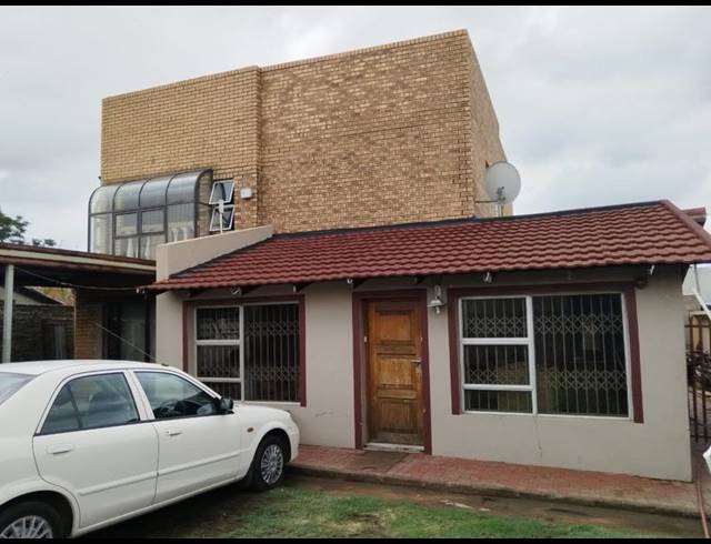 2 BEDROOM HOUSE FOR SALE IN TLHABANE